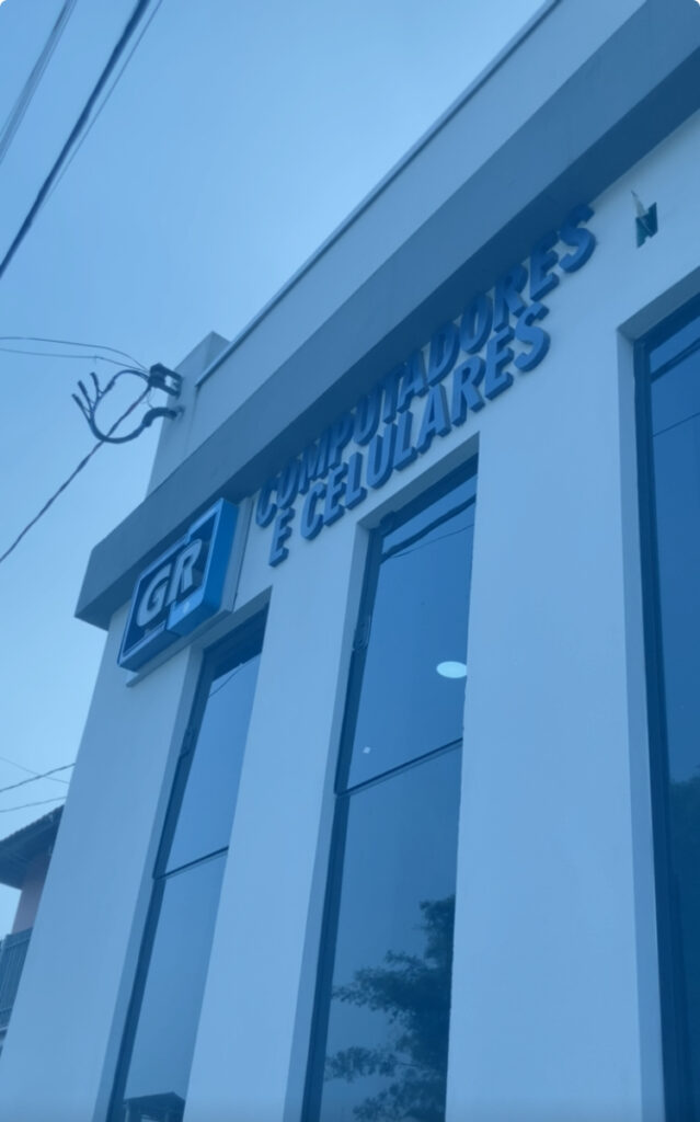 Arquitetura moderna simbolizando inovação e crescimento digital da GR.